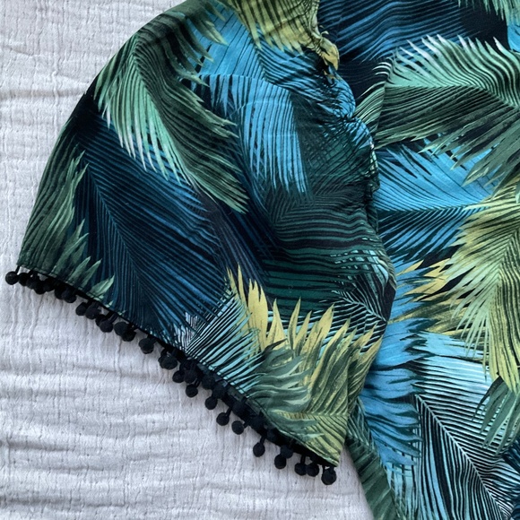 Cupio Flared Sleeve Leaf Print Shirt with Pom Trim Size M - Picture 2 of 2